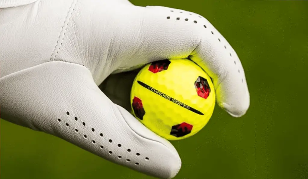 Callaway Chrome Soft golf balls are made by Callaway, a big name in golf. These balls are made for golfers who want good control and soft feel. They are popular among many players, from beginners to pros.